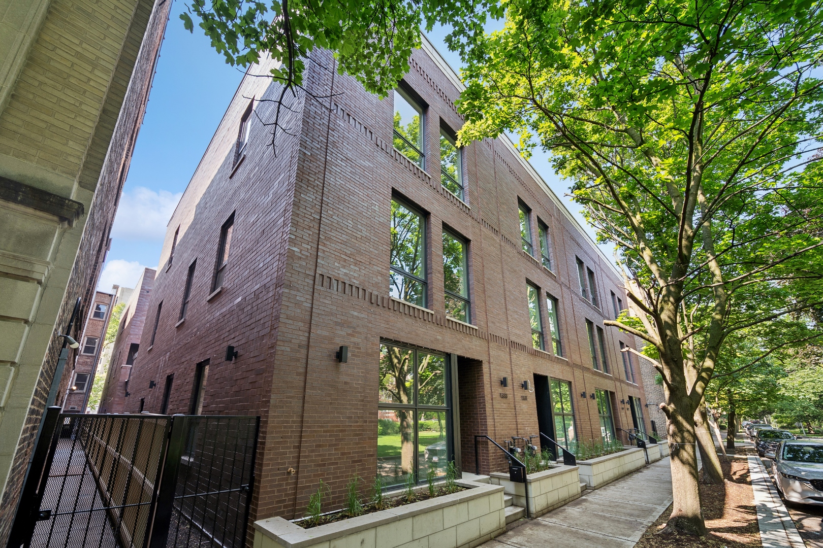 1333 E Madison Park