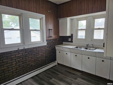 Tiny photo for 611 E Meridian Street, Marion, IL 62959 (MLS # QC4267564)