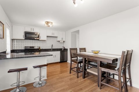 Tiny photo for 200 Linn Court #D, North Aurora, IL 60542 (MLS # 12557310)