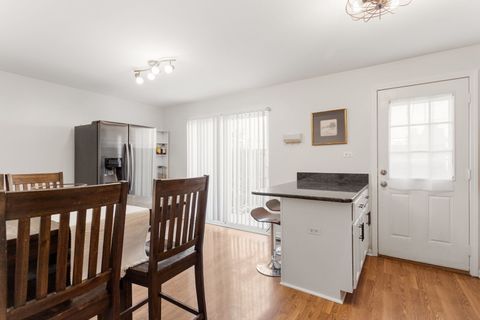 Tiny photo for 200 Linn Court #D, North Aurora, IL 60542 (MLS # 12557310)