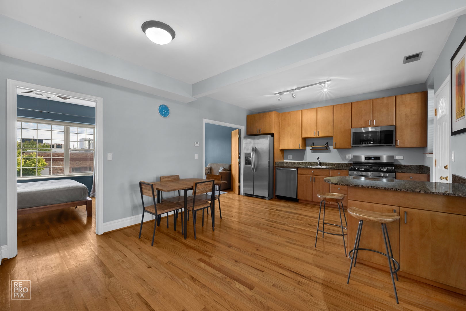 2546 W George Street 3