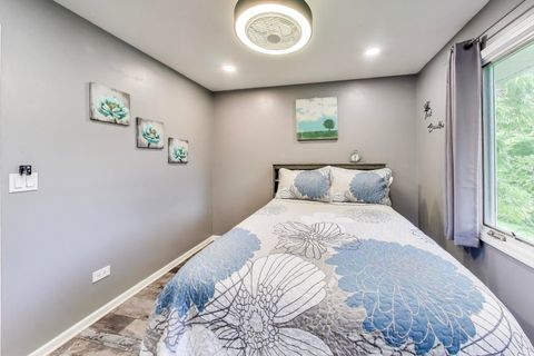 Tiny photo for 32362 N PINE Avenue, Grayslake, IL 60030 (MLS # 12498457)