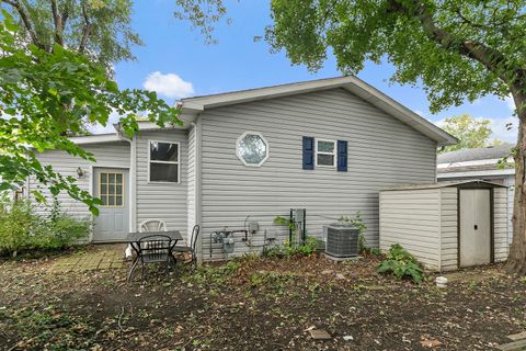 Tiny photo for 117 Parkwood Road, Elgin, IL 60123 (MLS # 12524157)