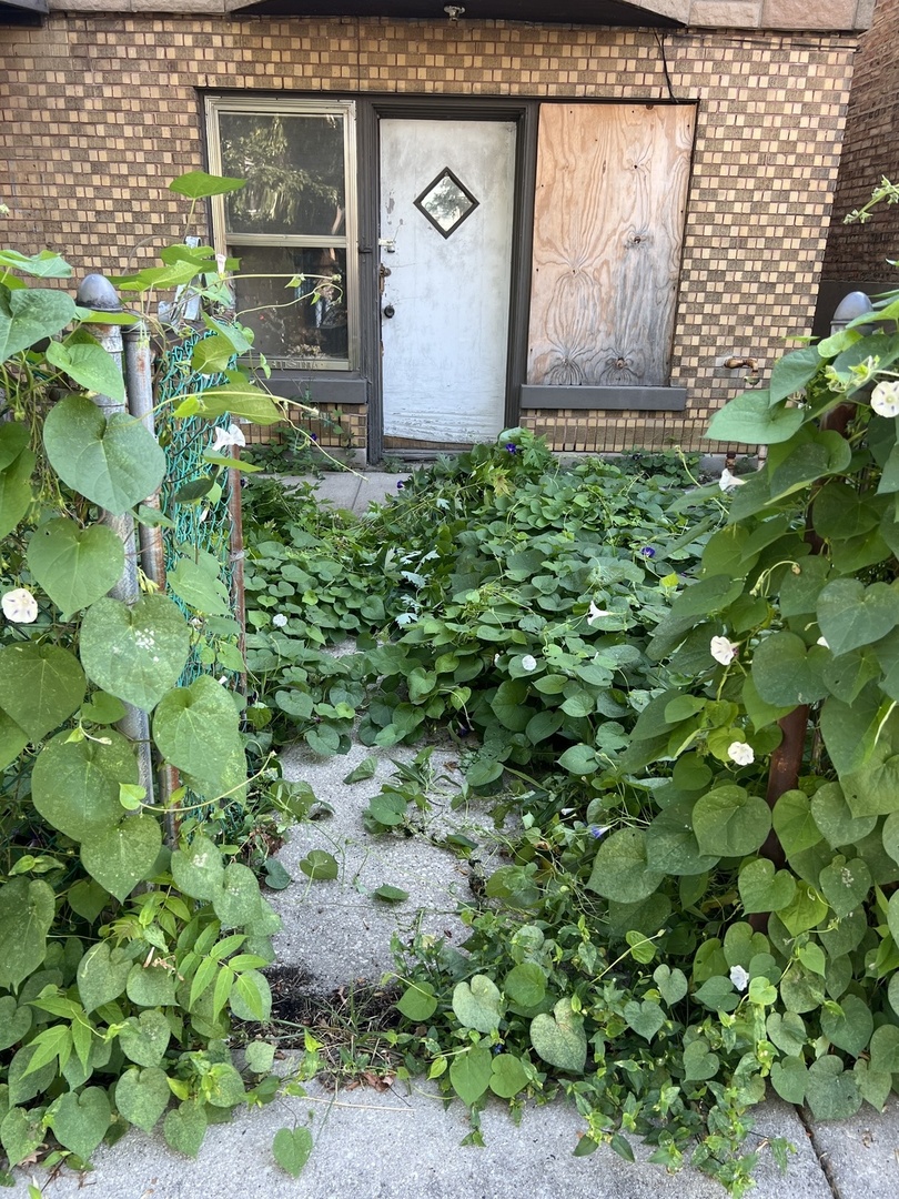 2625 S Karlov Avenue