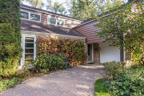 Photo of 9423 Lincolnwood Drive, Evanston, IL 60203 (MLS # 12777373)