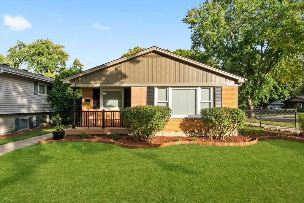 Photo for 201 N Stewart Avenue, Lombard, IL 60148 (MLS # 12494970)