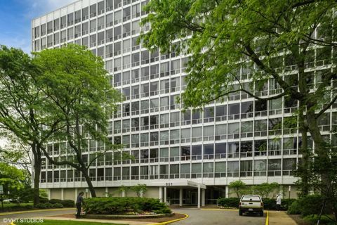 Photo of 601 E 32nd Street #800, Chicago, IL 60616 (MLS # 12640596)