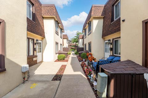 Tiny photo for 4038 Fitzjames Walk, Oak Lawn, IL 60453 (MLS # 12739936)