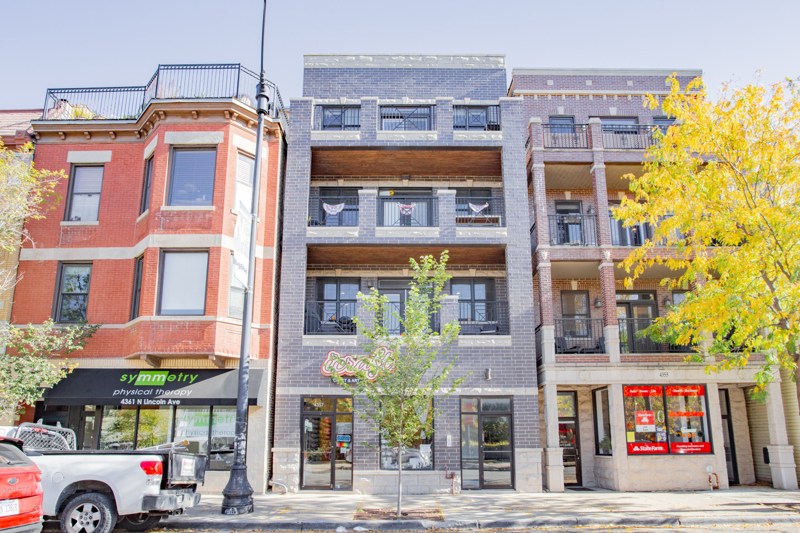 Chicago, Illinois 60618, United States, ,Commercial,Active,236113