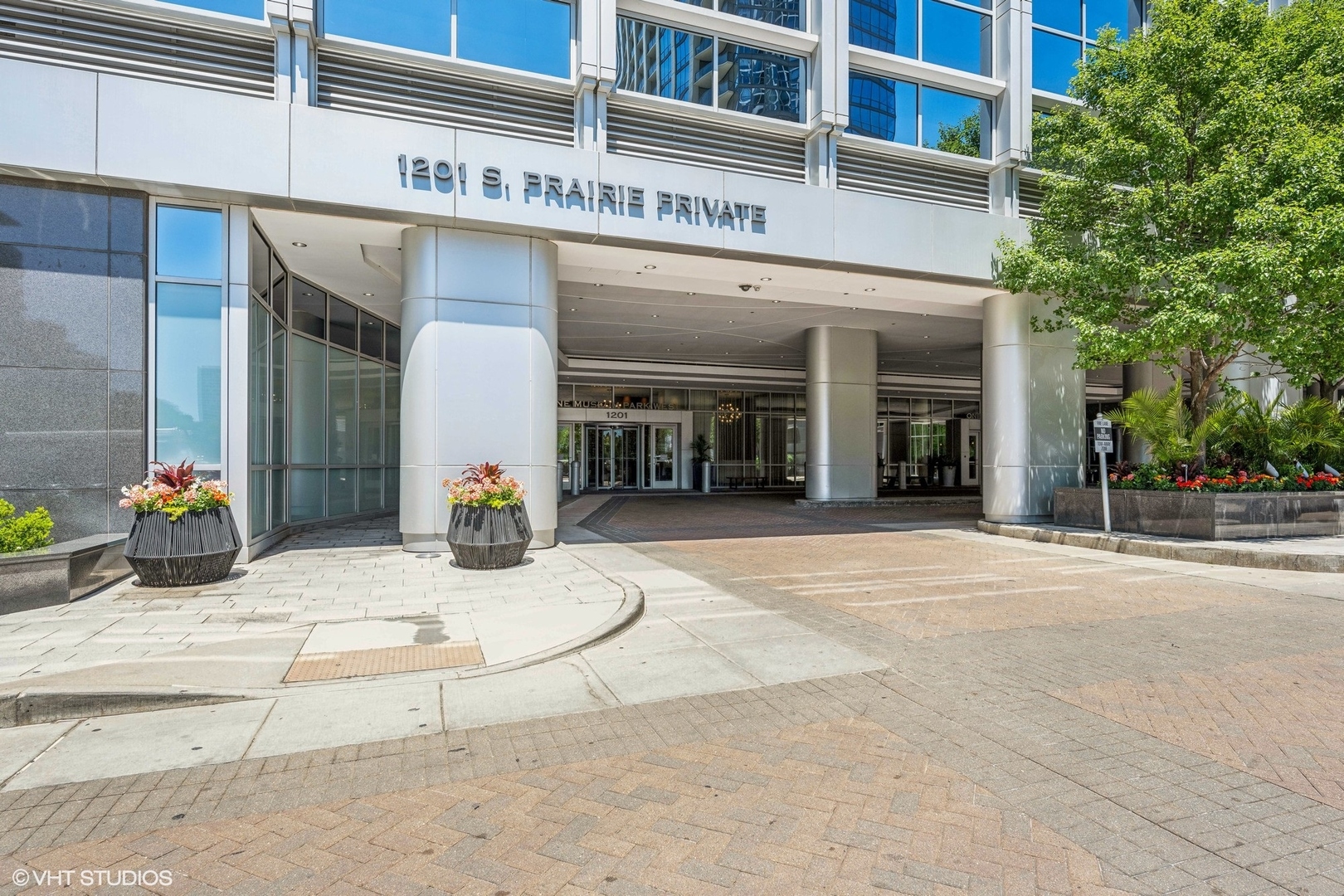 1201 S Prairie Avenue 3303