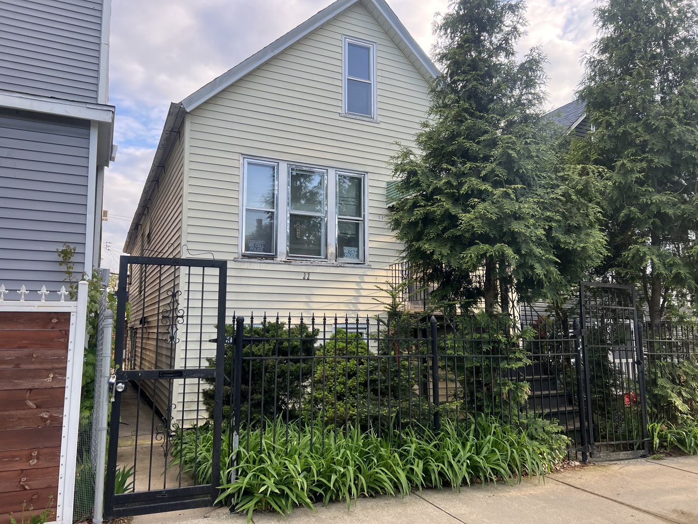 2111 W 50th Place