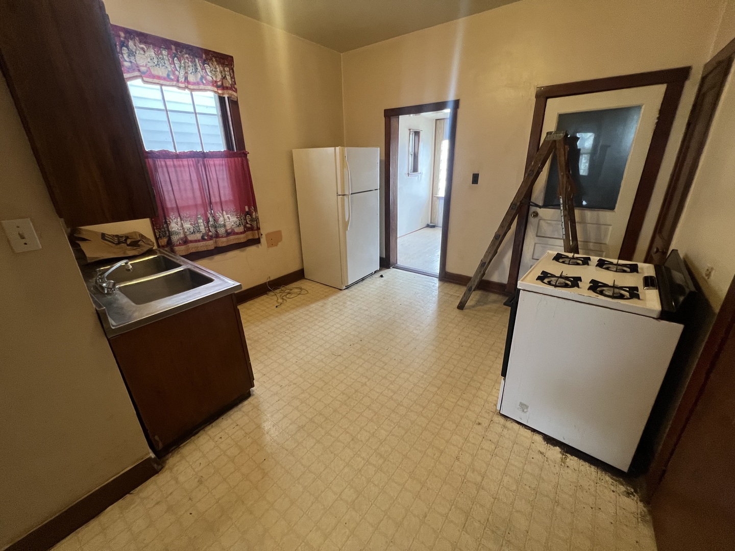 2111 W 50th Place