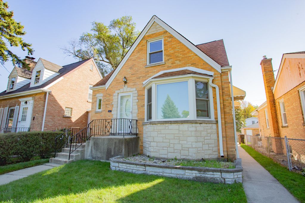 Photo for 6505 N Nordica Avenue, Chicago, IL 60631 (MLS # 12475347)