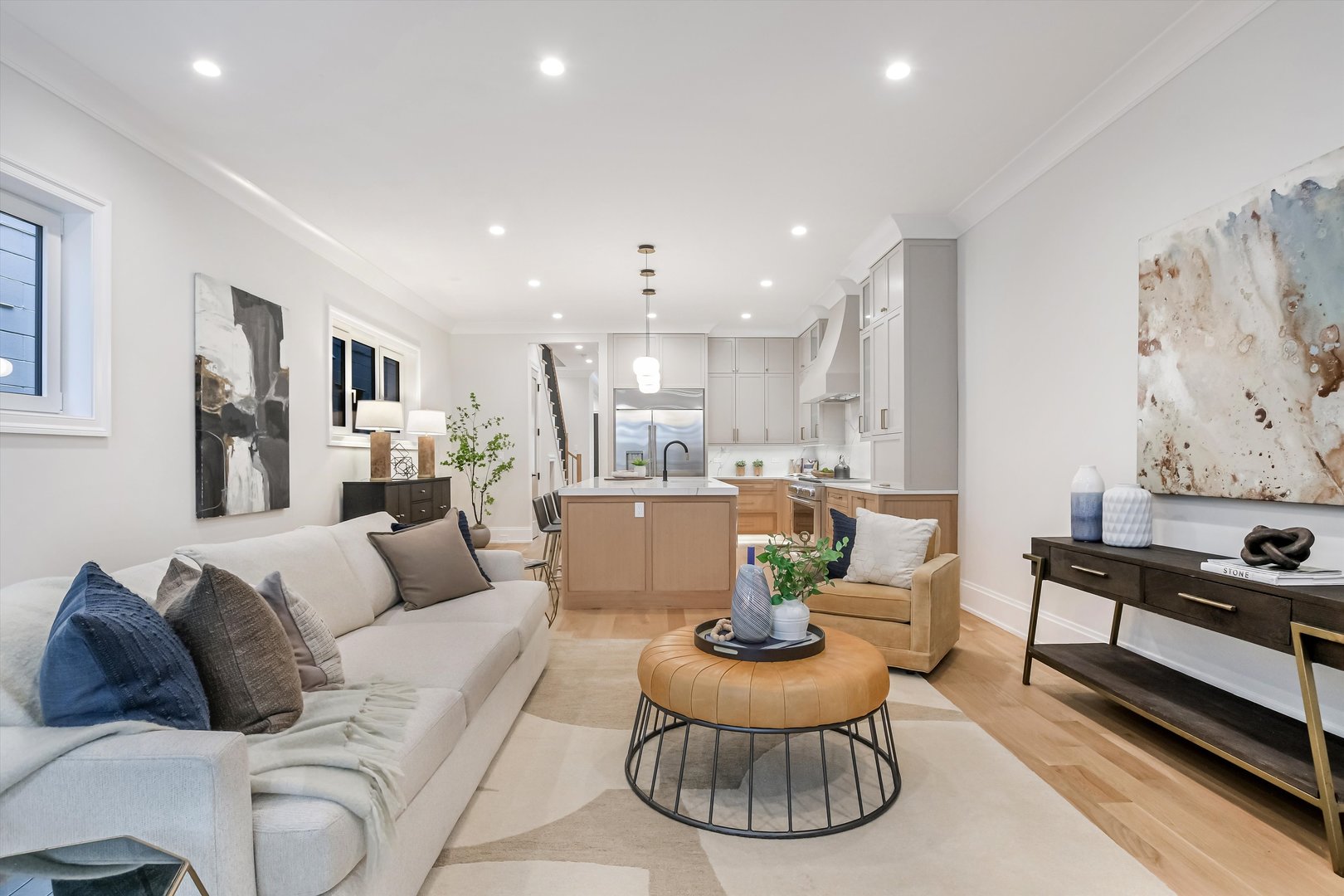 Chicago, Illinois 60612, United States, 6 Bedrooms Bedrooms, ,4 BathroomsBathrooms,Residential,Active,232449