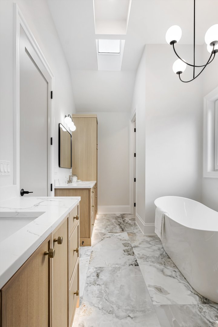 Chicago, Illinois 60612, United States, 6 Bedrooms Bedrooms, ,4 BathroomsBathrooms,Residential,Active,232449