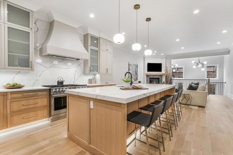 Tiny photo for 518 N Oakley Boulevard, Chicago, IL 60612 (MLS # 12501893)