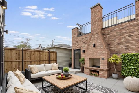 Tiny photo for 518 N Oakley Boulevard, Chicago, IL 60612 (MLS # 12501893)