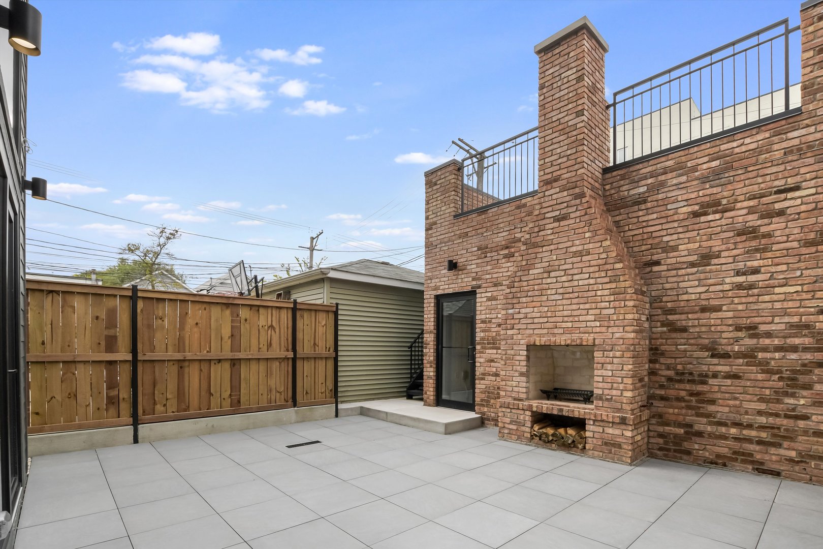 Chicago, Illinois 60612, United States, 6 Bedrooms Bedrooms, ,4 BathroomsBathrooms,Residential,Active,232449