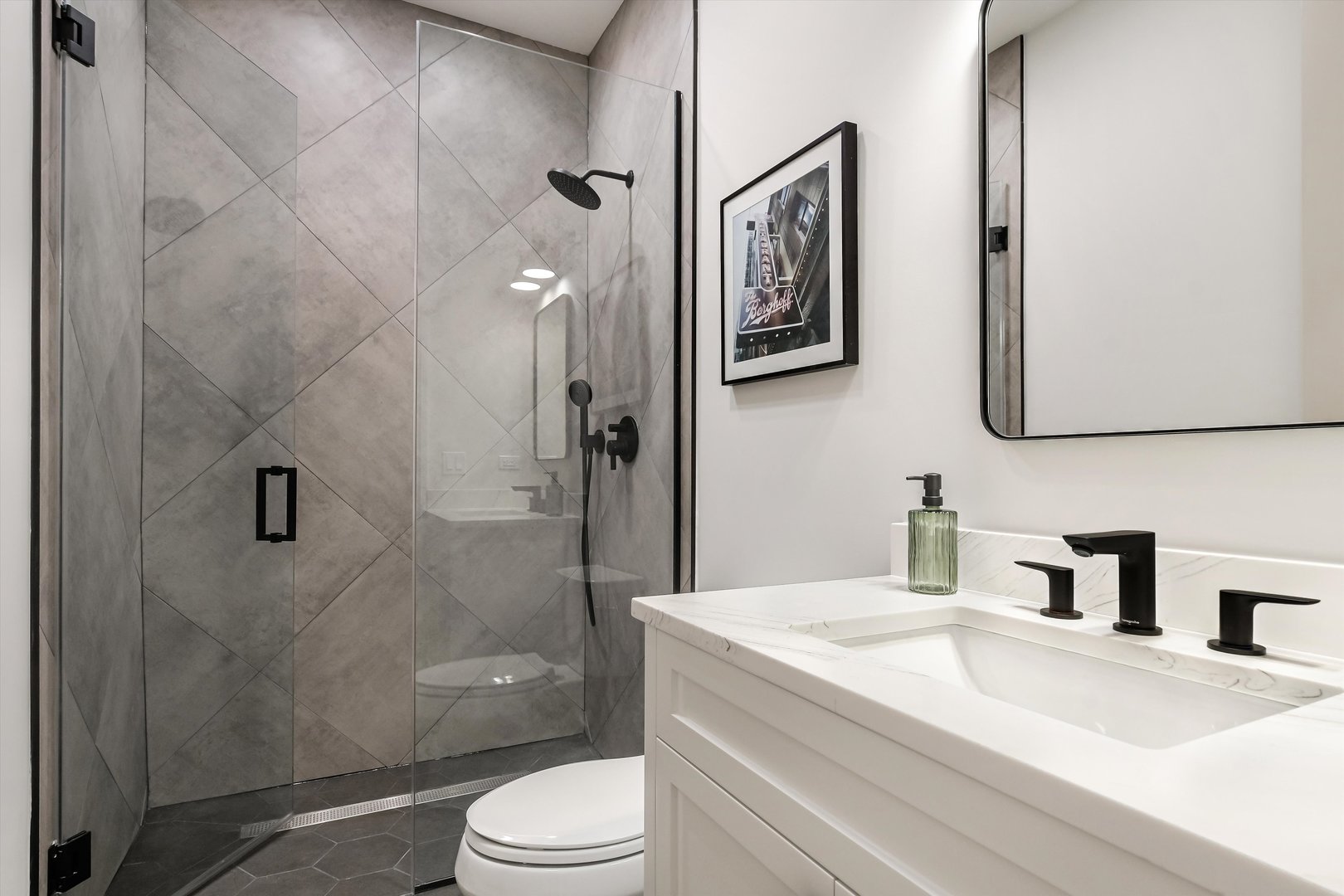 Chicago, Illinois 60612, United States, 6 Bedrooms Bedrooms, ,4 BathroomsBathrooms,Residential,Active,232449