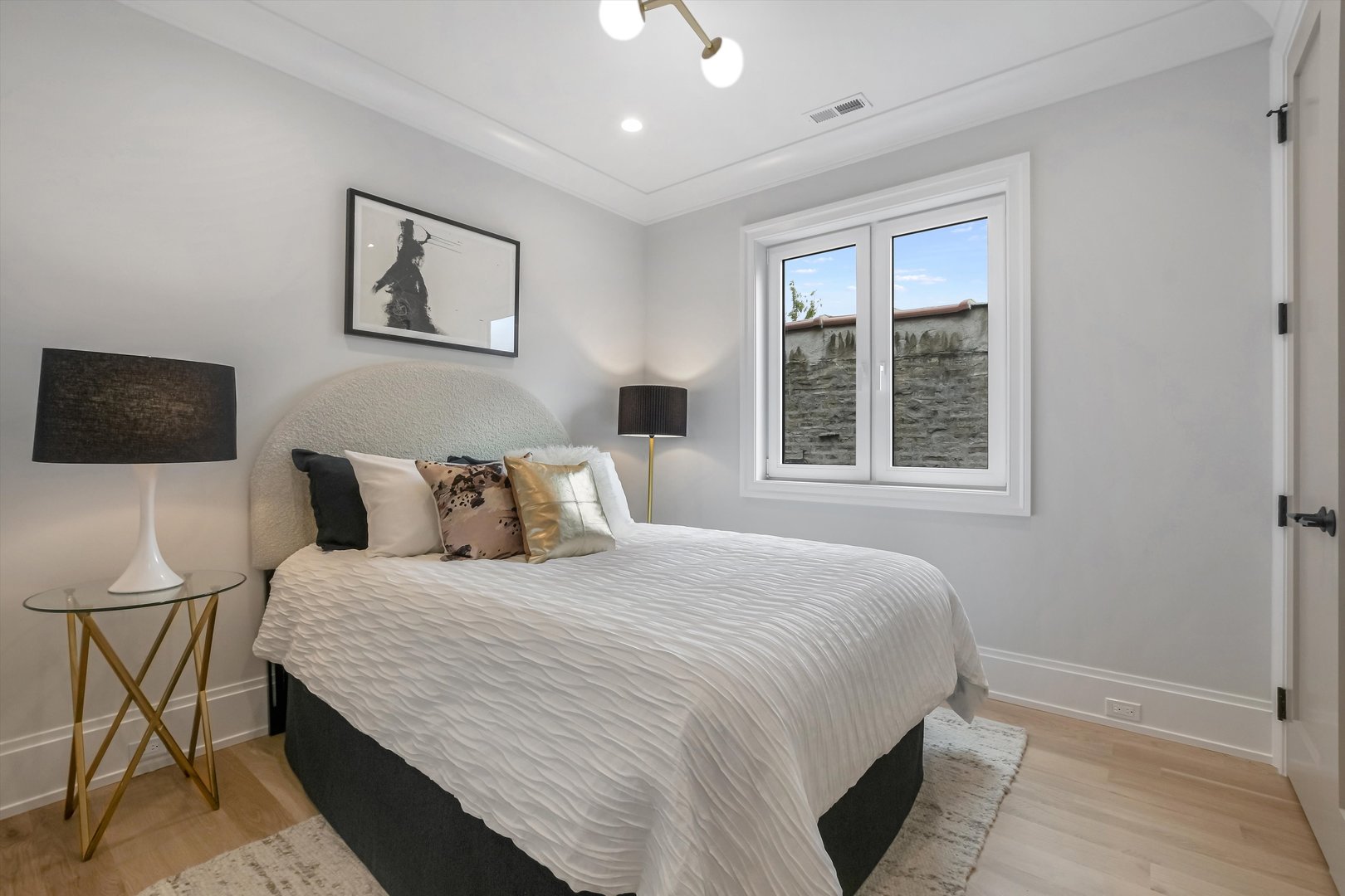 Chicago, Illinois 60612, United States, 6 Bedrooms Bedrooms, ,4 BathroomsBathrooms,Residential,Active,232449