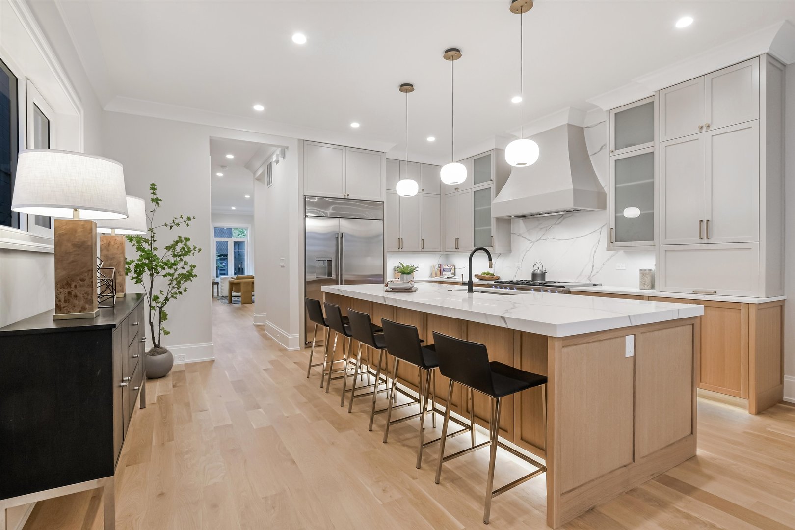 Chicago, Illinois 60612, United States, 6 Bedrooms Bedrooms, ,4 BathroomsBathrooms,Residential,Active,232449