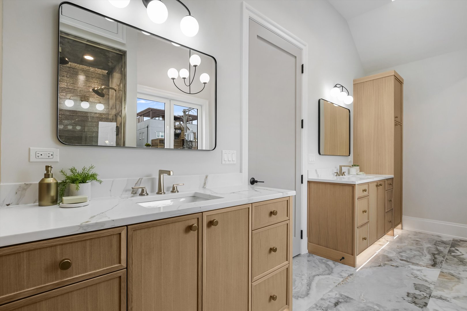 Chicago, Illinois 60612, United States, 6 Bedrooms Bedrooms, ,4 BathroomsBathrooms,Residential,Active,232449