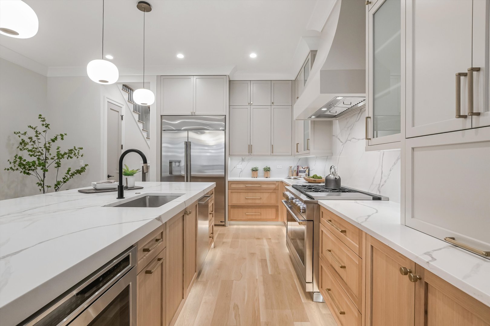 Chicago, Illinois 60612, United States, 6 Bedrooms Bedrooms, ,4 BathroomsBathrooms,Residential,Active,232449