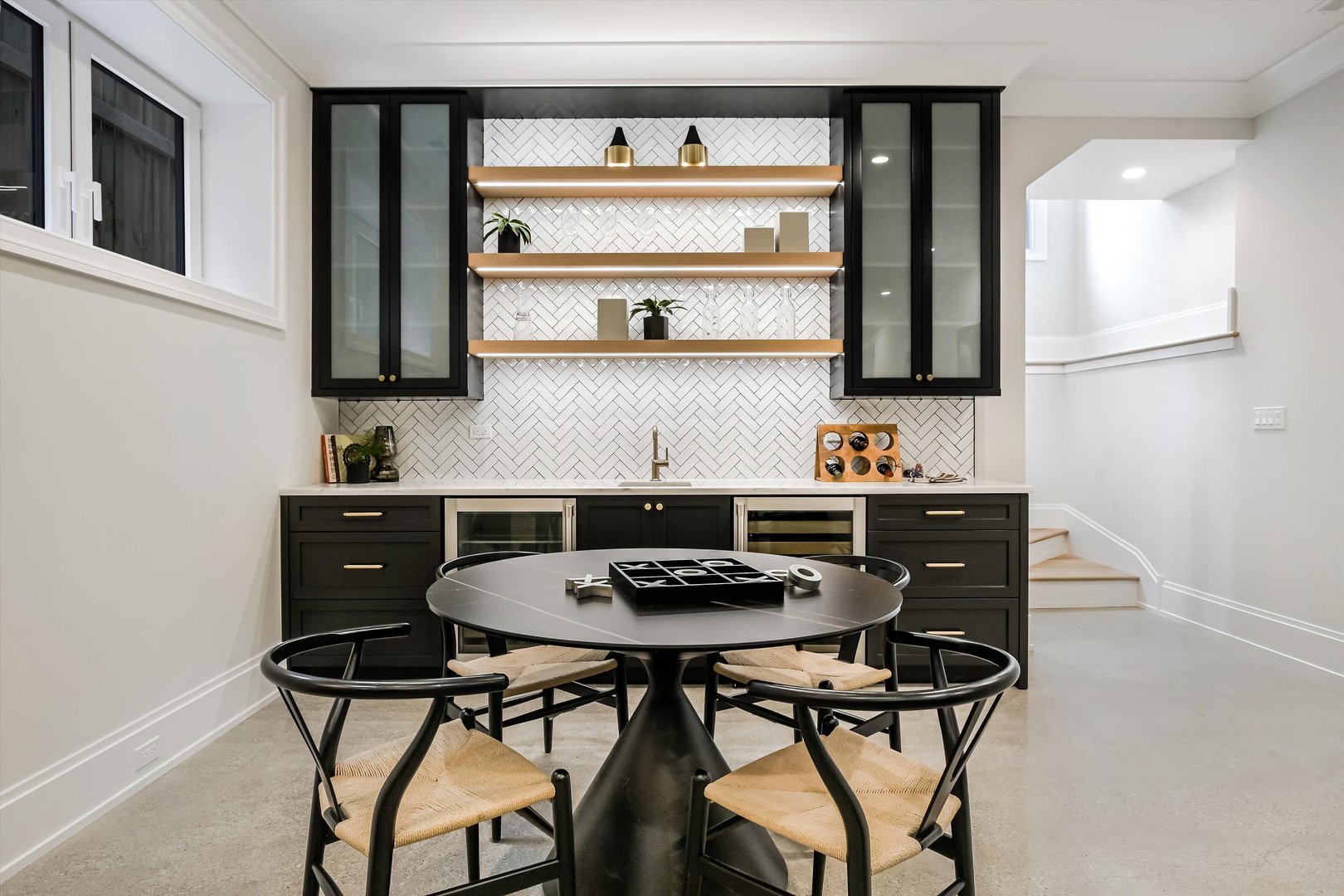 Chicago, Illinois 60612, United States, 6 Bedrooms Bedrooms, ,4 BathroomsBathrooms,Residential,Active,232449