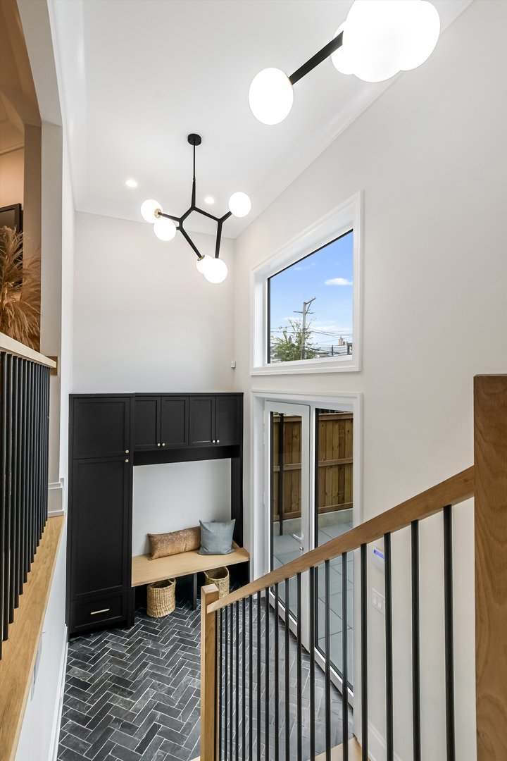 Chicago, Illinois 60612, United States, 6 Bedrooms Bedrooms, ,4 BathroomsBathrooms,Residential,Active,232449