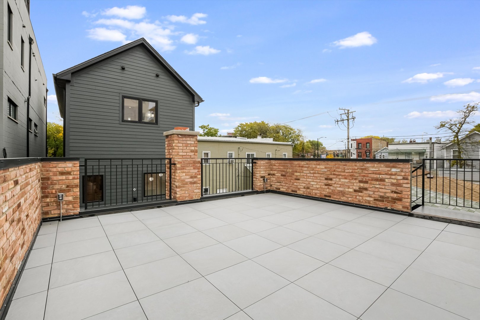 Chicago, Illinois 60612, United States, 6 Bedrooms Bedrooms, ,4 BathroomsBathrooms,Residential,Active,232449