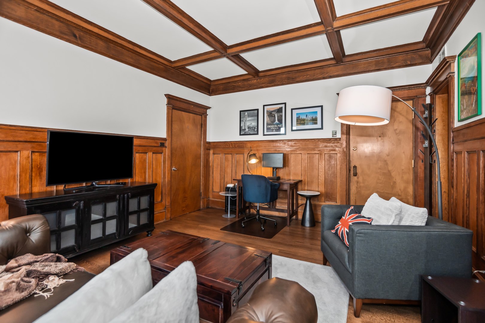 559 W Surf Street 702