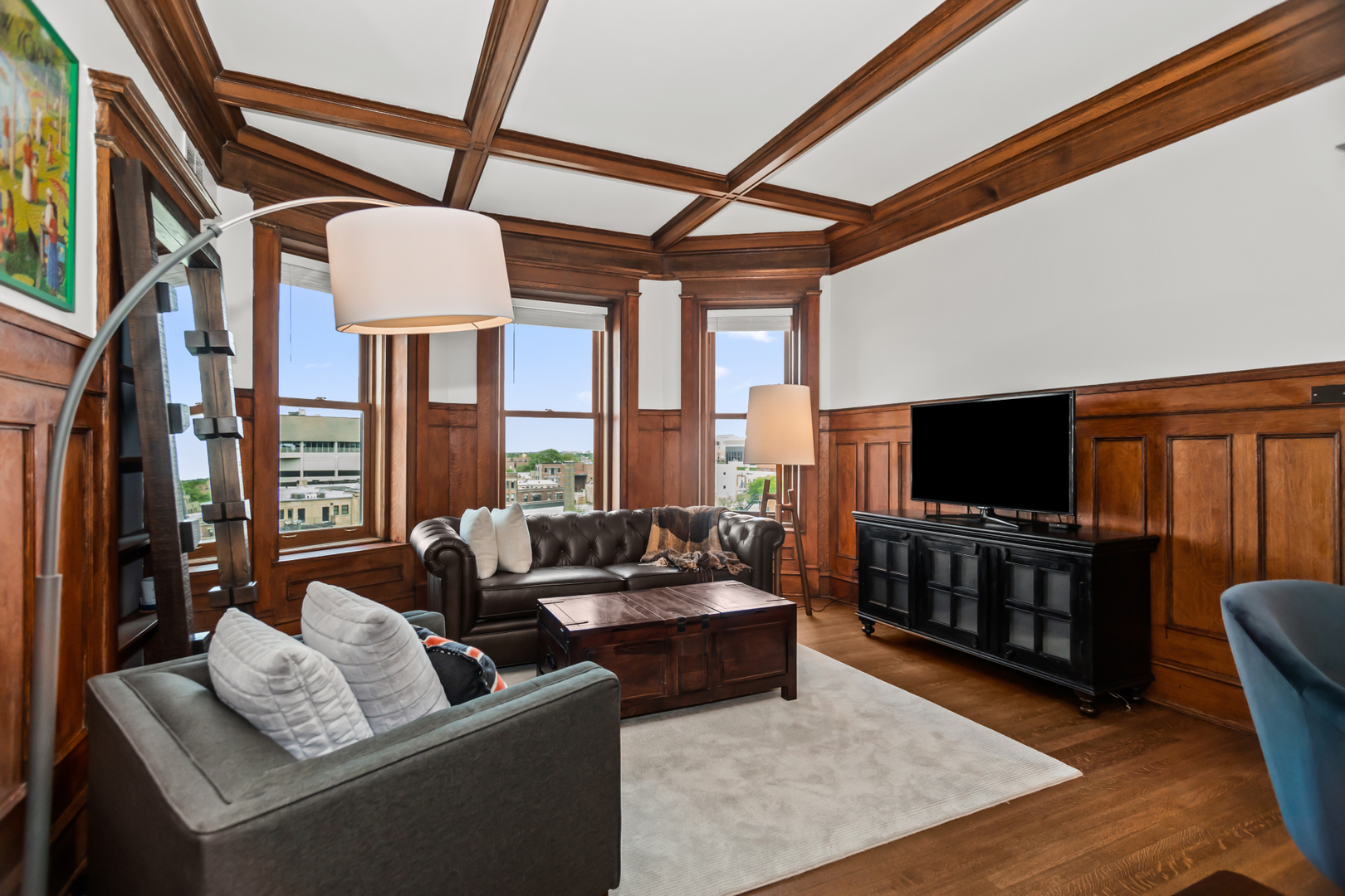 559 W Surf Street 702
