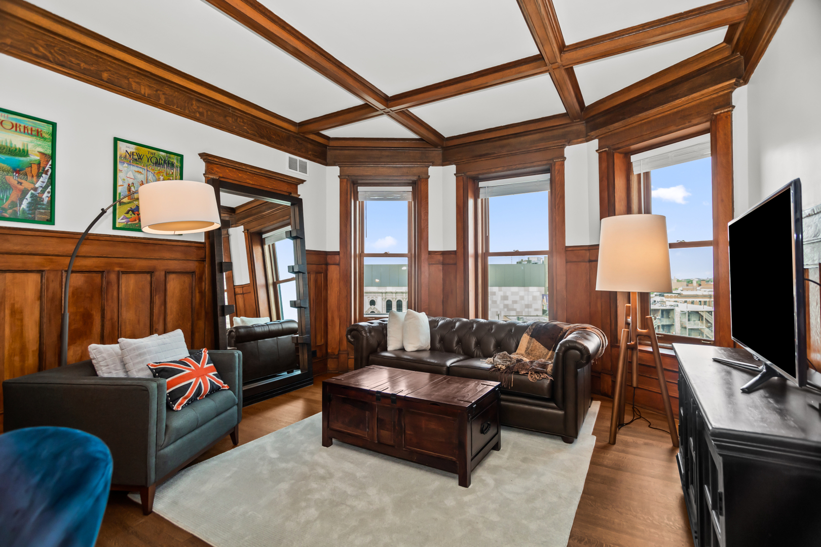 559 W Surf Street 702