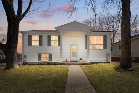 Photo of 1421 Barberry Lane, Round Lake Beach, IL 60073 (MLS # 12597206)