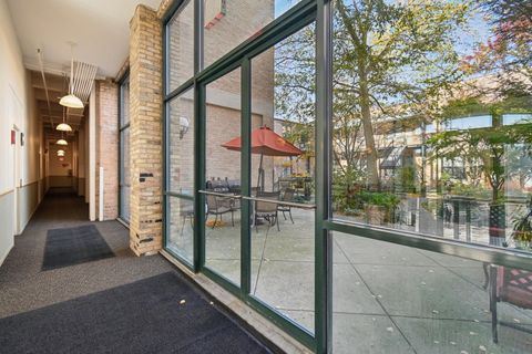 Tiny photo for 601 Linden Place #121, Evanston, IL 60202 (MLS # 12552347)