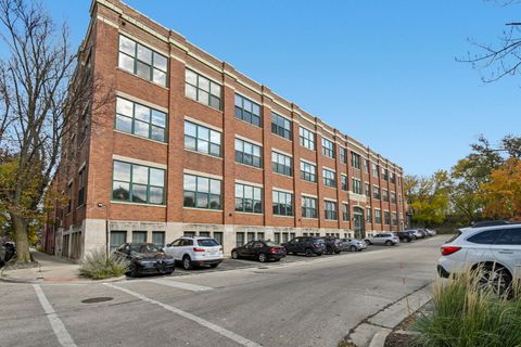 Photo of 601 Linden Place #121, Evanston, IL 60202 (MLS # 12552347)