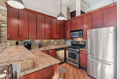 Tiny photo for 601 Linden Place #121, Evanston, IL 60202 (MLS # 12552347)