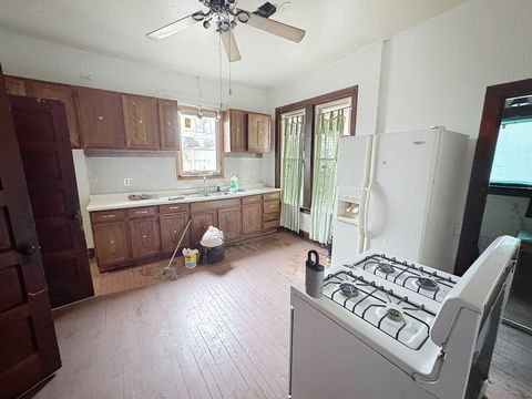 Tiny photo for 1640 W 3rd Street, Davenport, IA 52802 (MLS # 12587401)