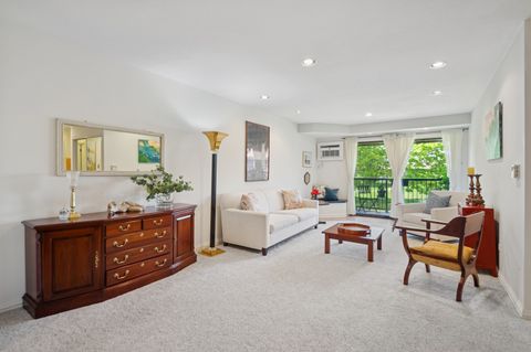 Tiny photo for 820 E Old Willow Road #214, Prospect Heights, IL 60070 (MLS # 12509943)