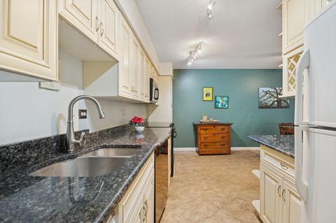 Tiny photo for 820 E Old Willow Road #214, Prospect Heights, IL 60070 (MLS # 12509943)