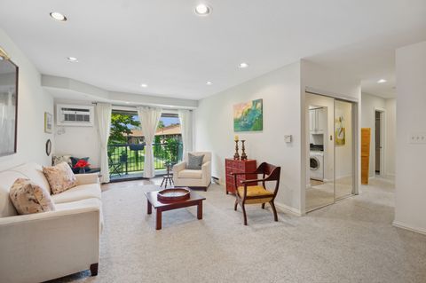 Tiny photo for 820 E Old Willow Road #214, Prospect Heights, IL 60070 (MLS # 12509943)