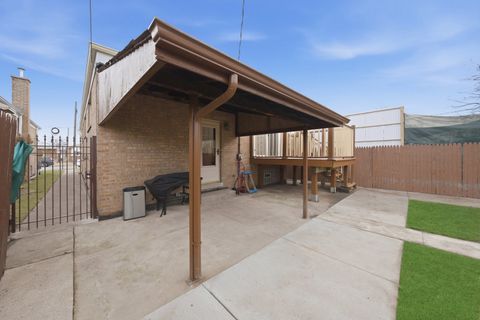 Tiny photo for 5820 S NARRAGANSETT Avenue, Chicago, IL 60638 (MLS # 12574167)
