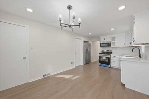 Tiny photo for 5820 S NARRAGANSETT Avenue, Chicago, IL 60638 (MLS # 12574167)