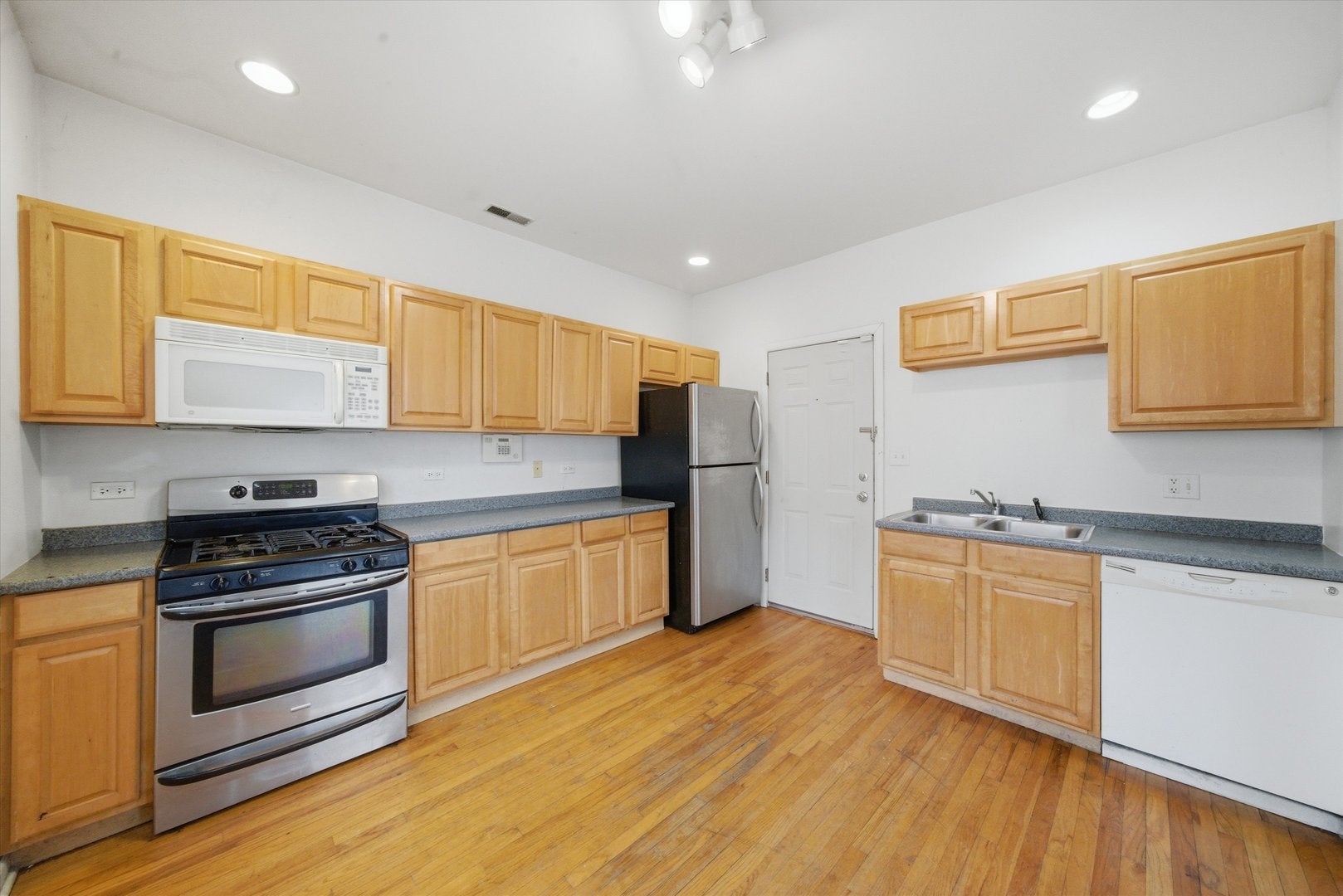 850 E 82nd Street 3