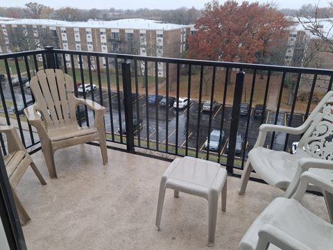 Tiny photo for 9701 N Dee Road #6M, Niles, IL 60714 (MLS # 12573251)