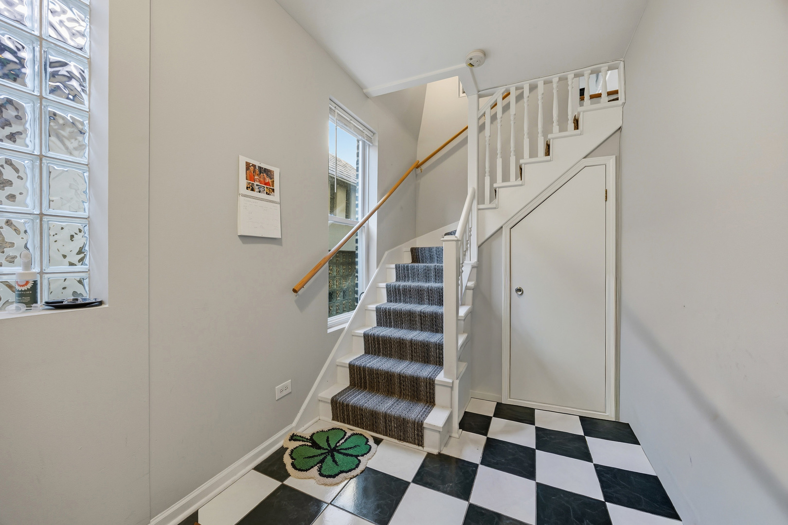 1933 N WINCHESTER Street