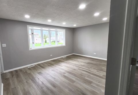 Tiny photo for 1730 Kingston Circle, Carpentersville, IL 60110 (MLS # 12629144)
