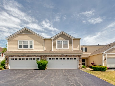 Tiny photo for 1916 Cobblestone Drive, Carpentersville, IL 60110 (MLS # 12667691)