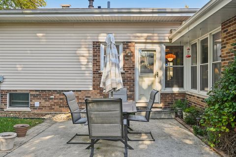 Tiny photo for 820 School Avenue, Matteson, IL 60443 (MLS # 12505654)