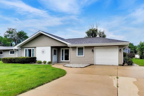 Tiny photo for 1430 Sequoia Lane, Darien, IL 60561 (MLS # 12732482)